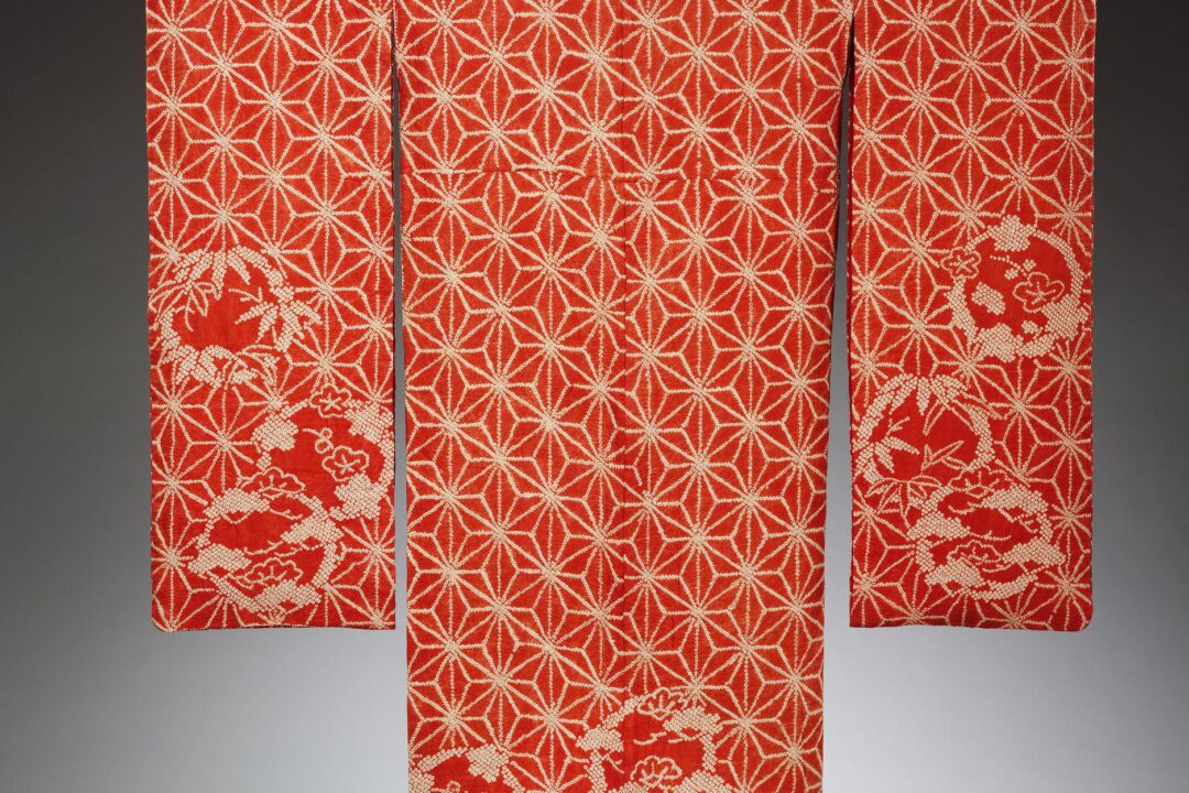 kimono exhibition Red Kimono dyed with safflower, hemp design, Victoria & Albert museum